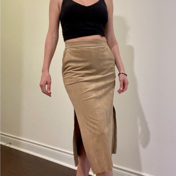Wilfred faux suede Skirt, size 4, perfect condition, perfect for the office - Picture 4 of 6